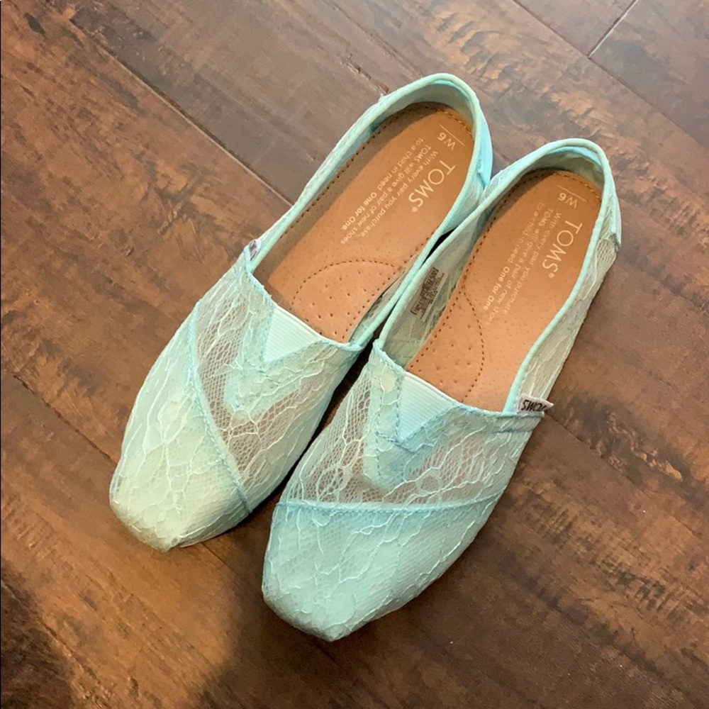Aqua lace Toms